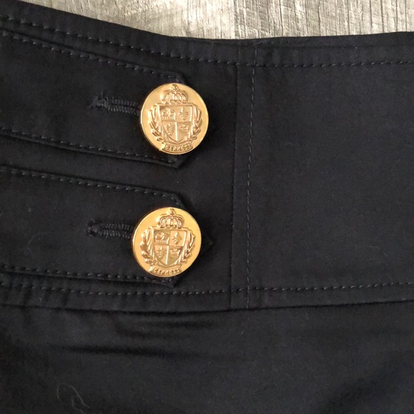 Express Skirt with Buttons - Picture 2 of 3